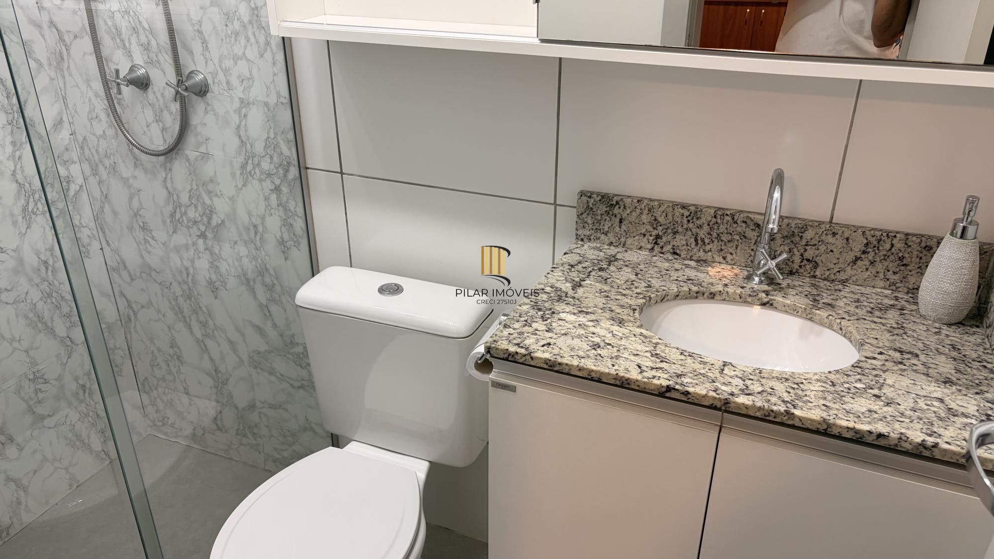 Apartamento com 2 quartos e 1 vaga de garagem no Bairro Sarandí