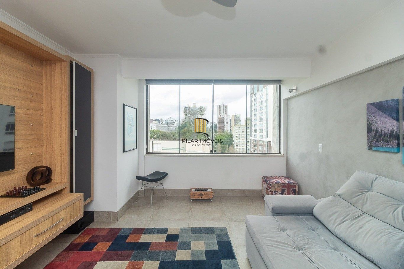Apartamento mobiliado com 76m², 2 dormitórios e sol da manhã no bairro Floresta