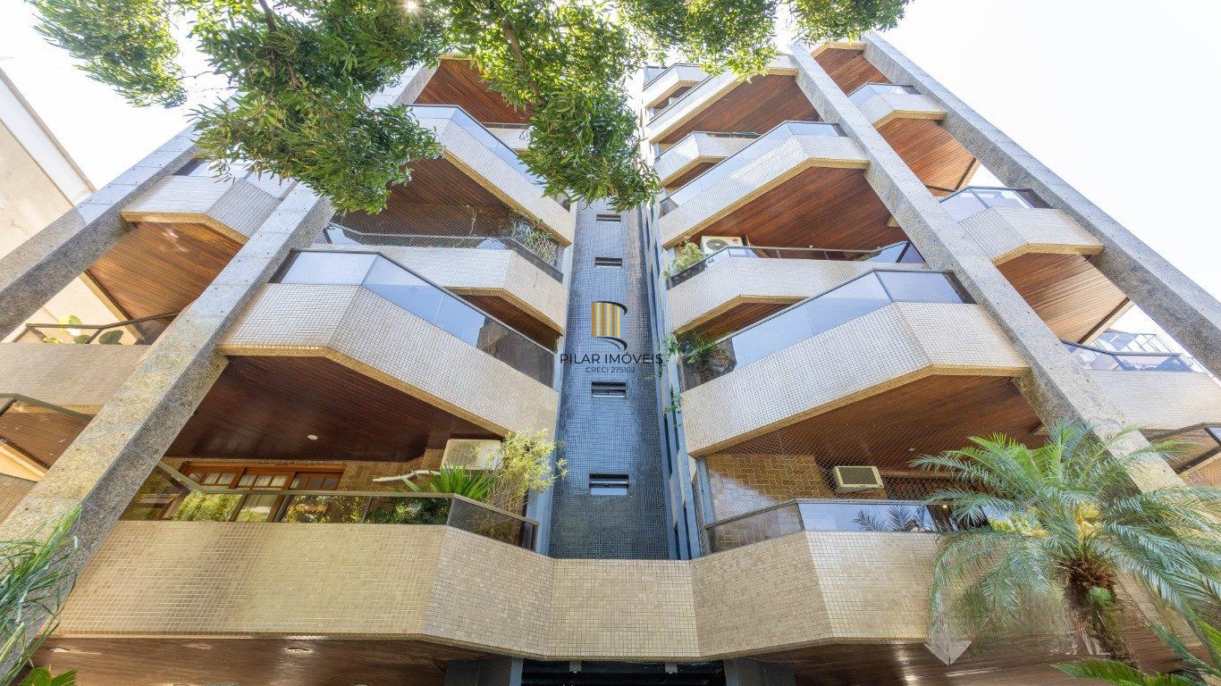 Apartamento 3 Dormitórios, 1 súite, elevador, 2 vagas no Petrópolis.