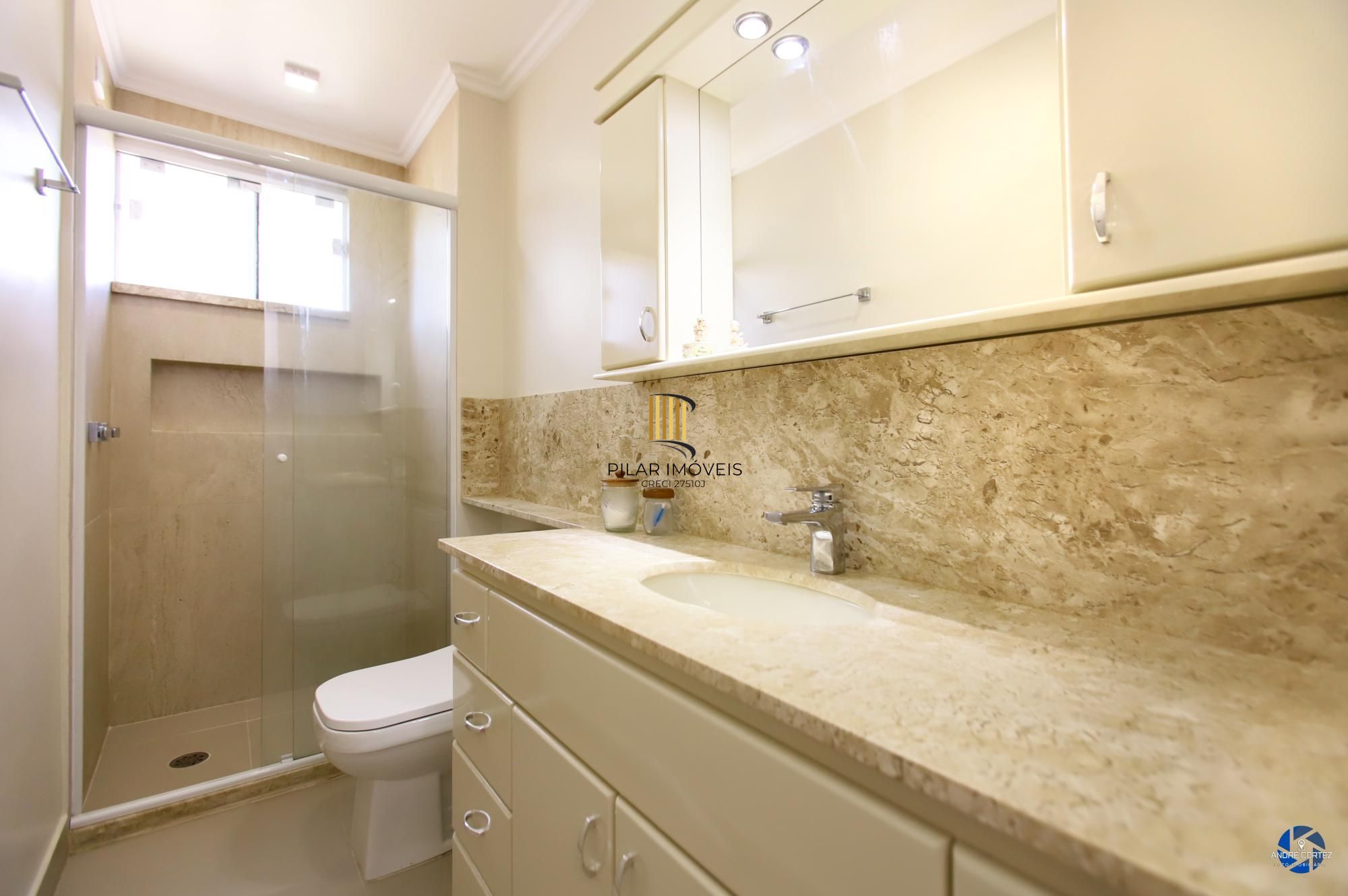 Cobertura com 3 dormitórios e 2 vagas no Bairro Santana