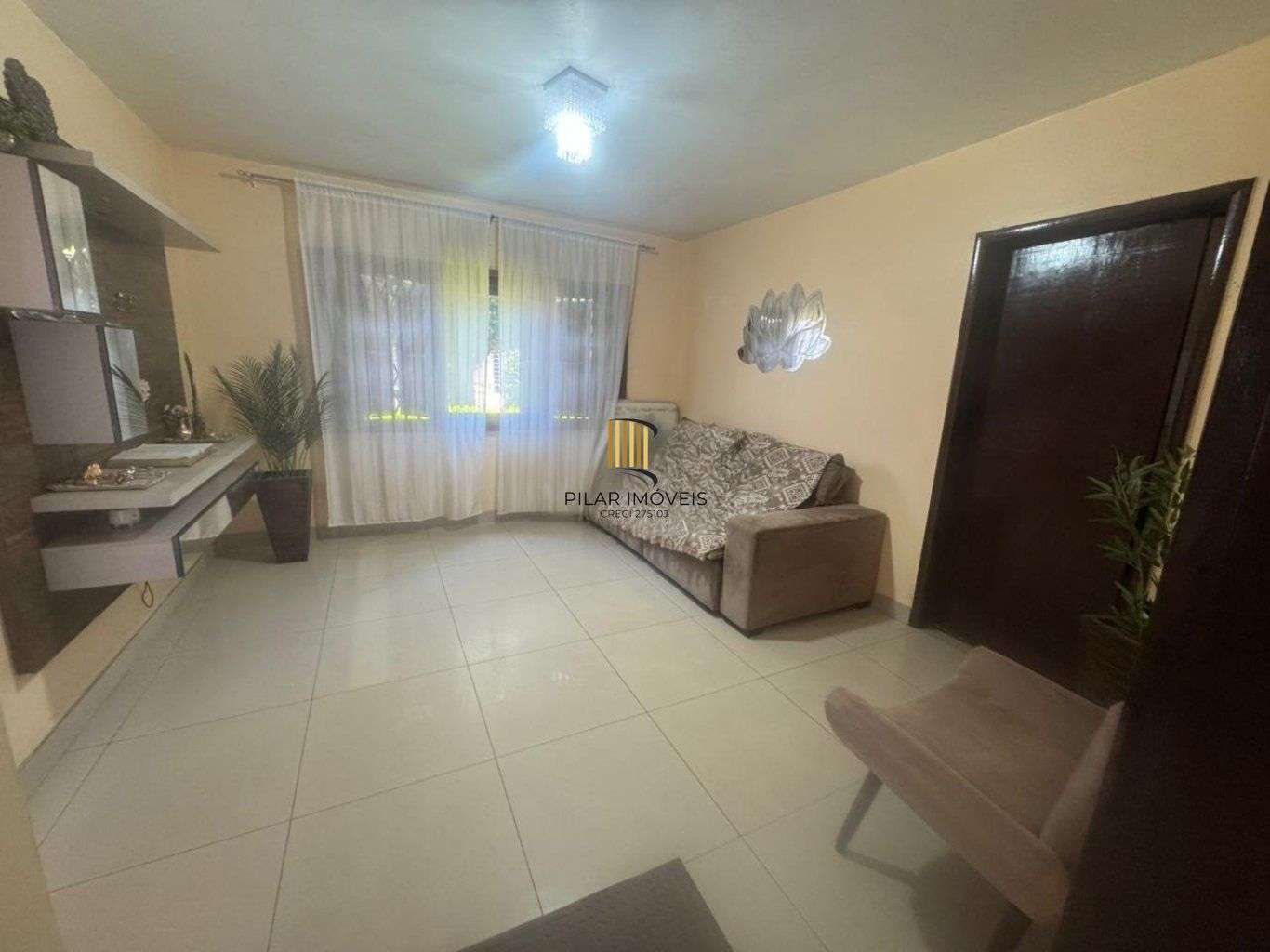 Casa de 5 dormitórios e 4 vagas de garagem em Canoas.