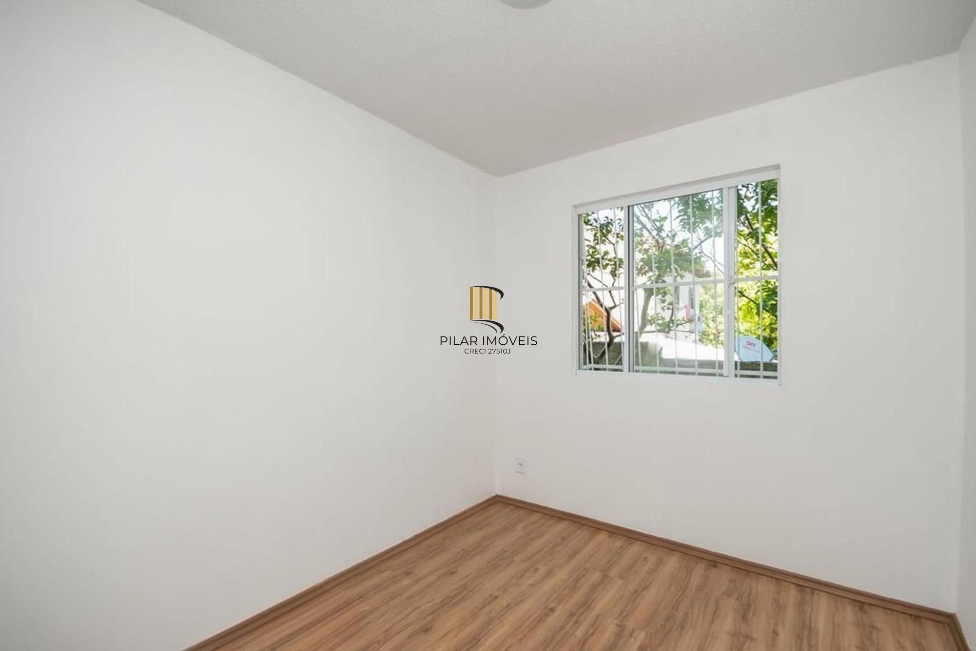 Apartamento térreo de 2 quartos, portaria 24 horas no bairro Glória.