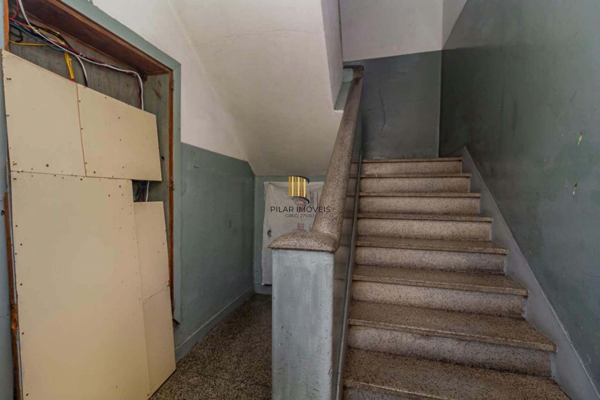 Apartamento semi mobiliado de 2 quartos no bairro Passo da Areia