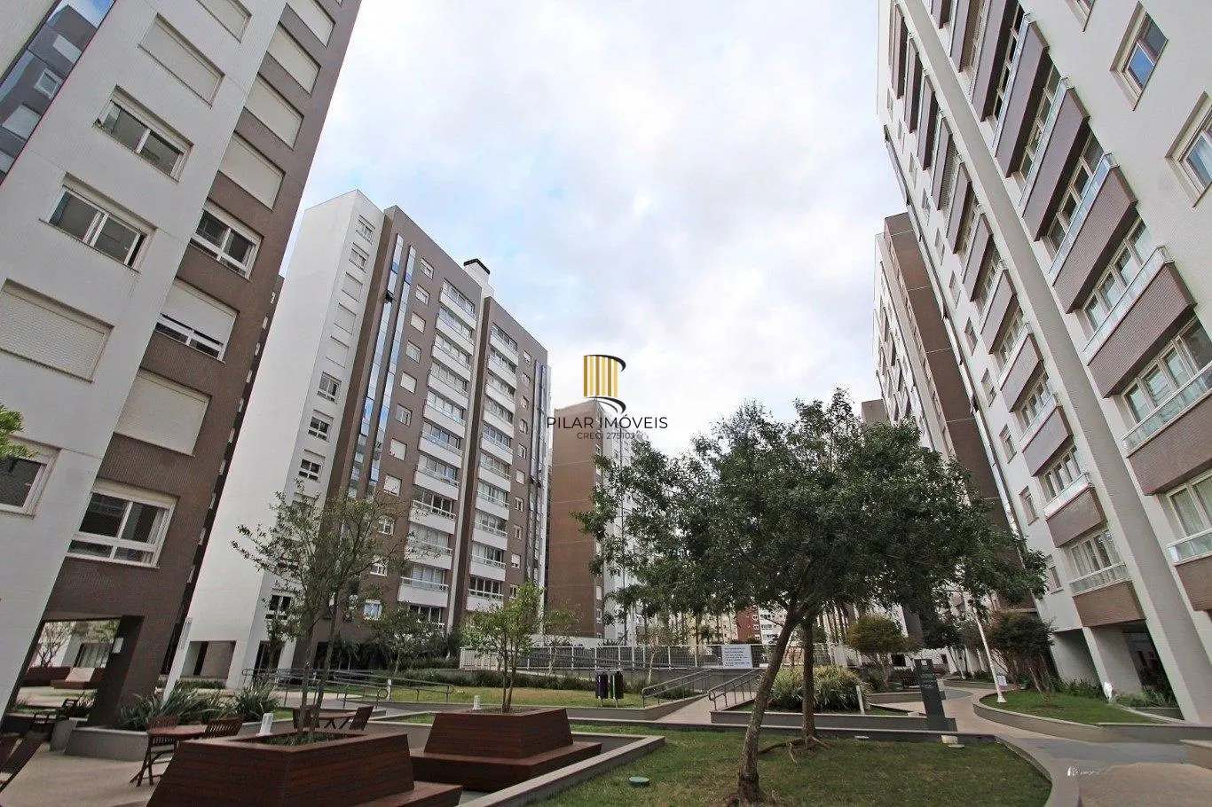 Apartamento com 3 quartos, 3 suítes e 128m² à venda em Menino Deus.