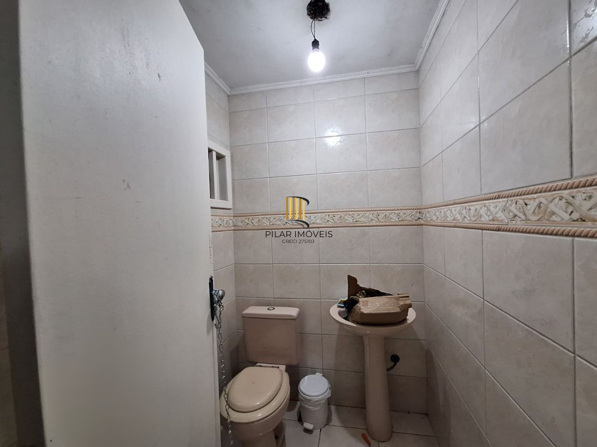 Casa de 2 pisos, 3 dormitórios e 2 vagas de garagem coberta em Canoas.