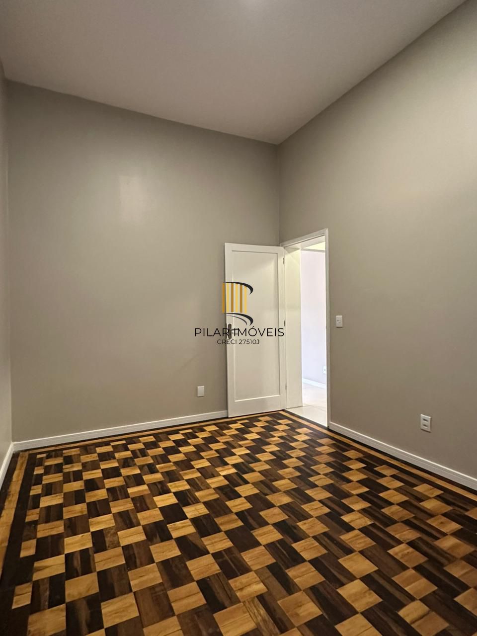 Apartamento de 2 dormitórios térreo no bairro Rio Branco