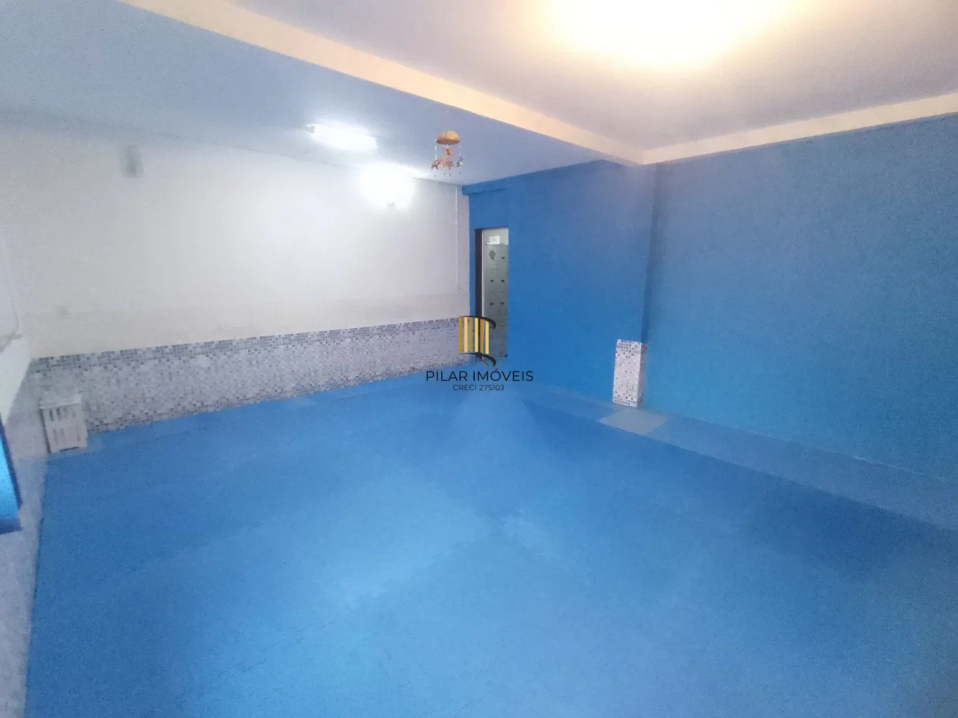 Casa de 5 dormitórios, piscina e 4 vagas de garagem em Canoas.