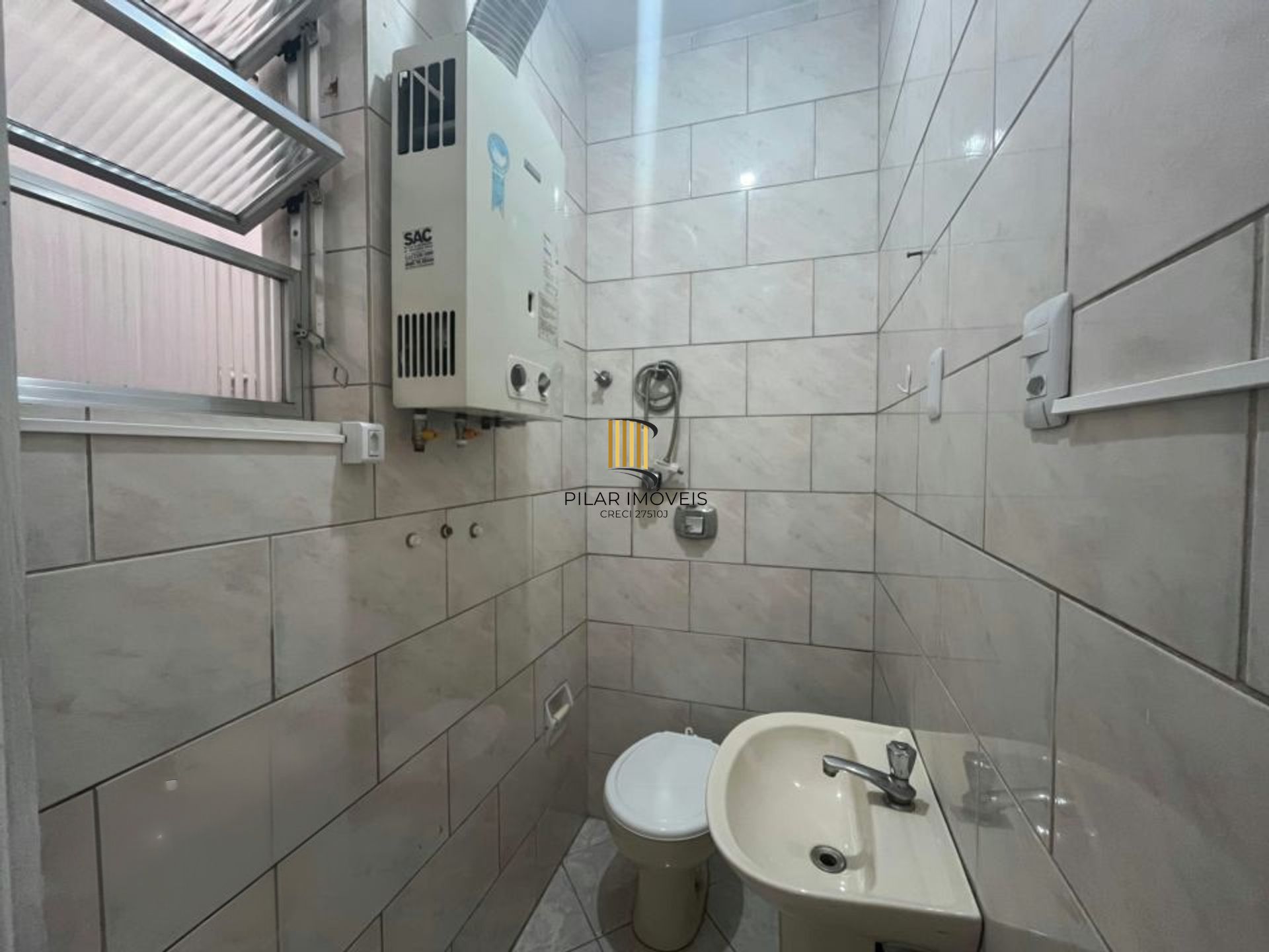 Apartamento semi mobilado de 2 dormitórios bairro Moinhos de Vento
