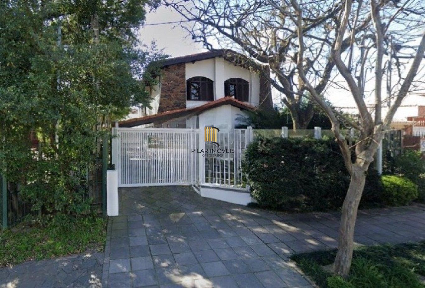 Casa de 3 quartos, piscina, churrasqueira, 7 vagas no bairro Tristeza