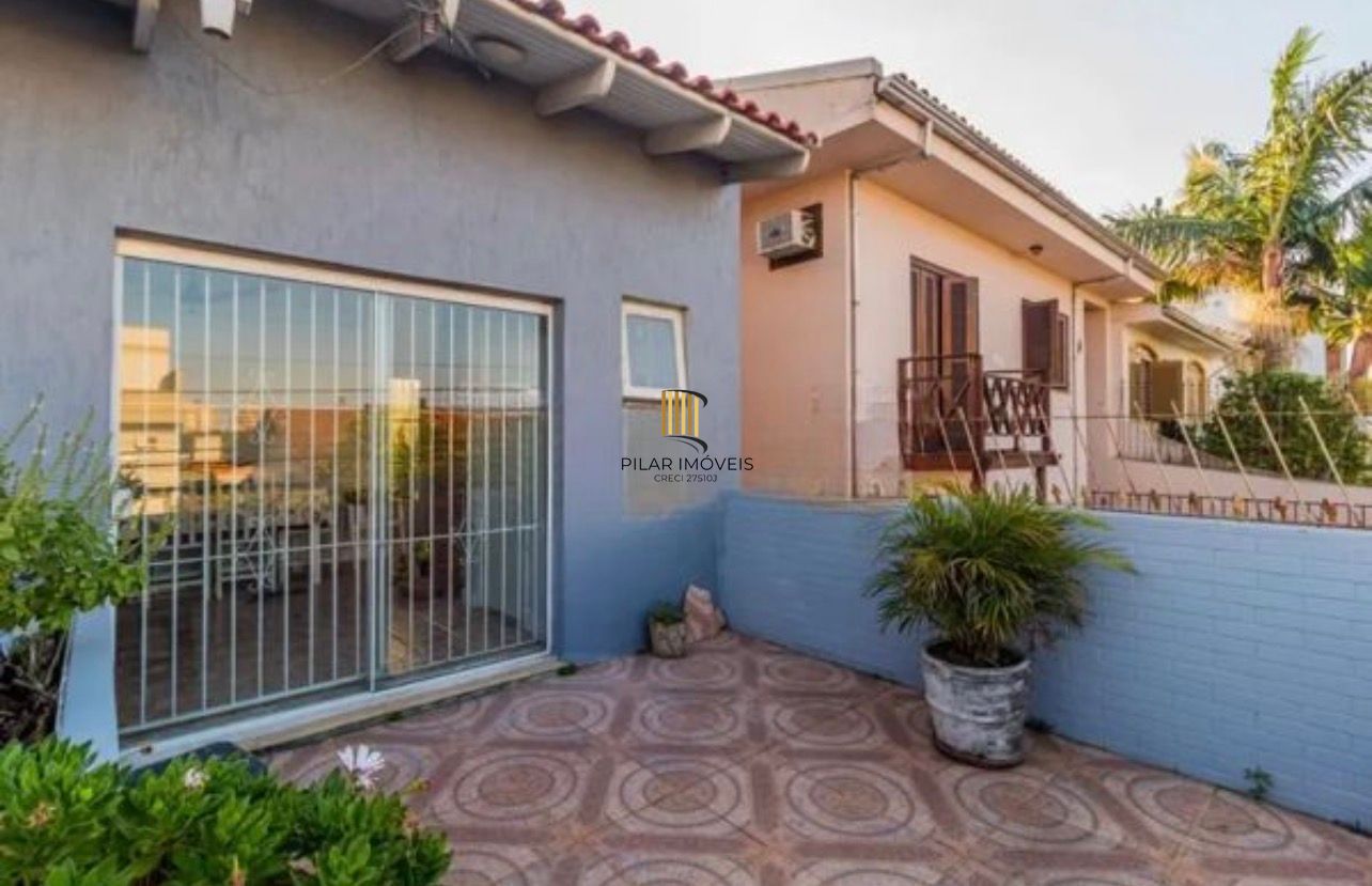 Casa com 3 Quartos e 3 banheiros à Venda, 120 m² por R$ 390.000