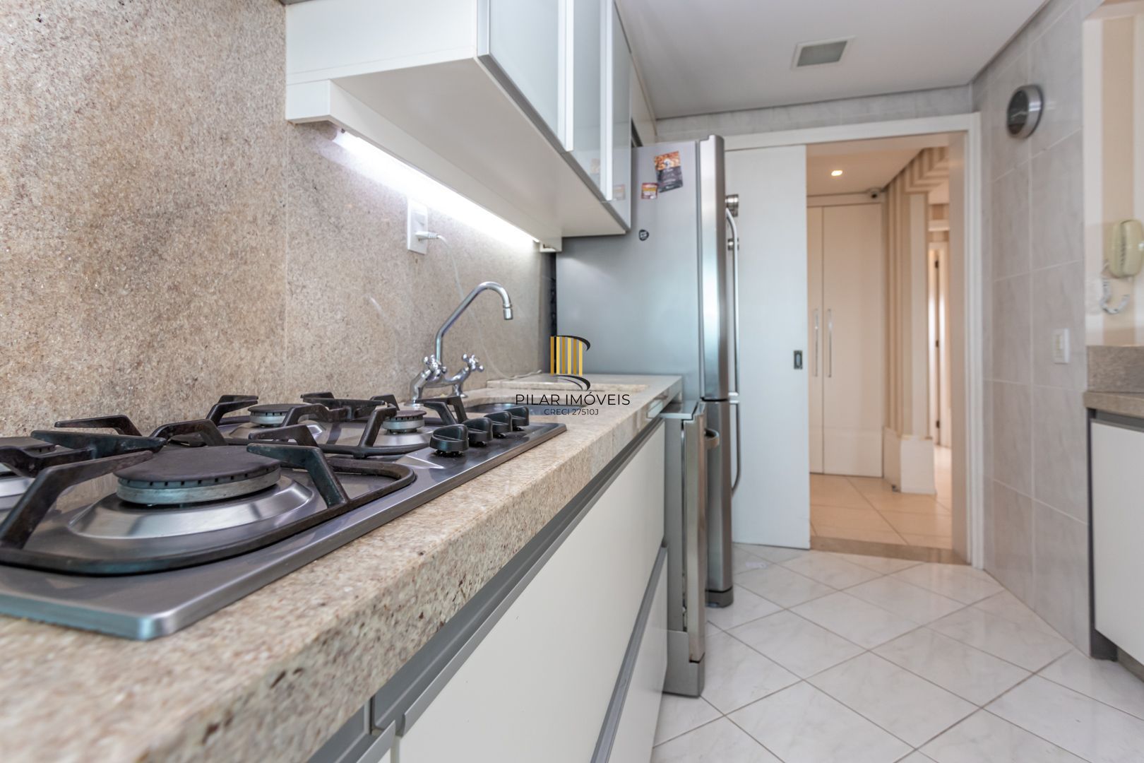 Apartamento de 97m², 2 dormitórios,1suíte, 3 vagas de garagem na rua Guararapes