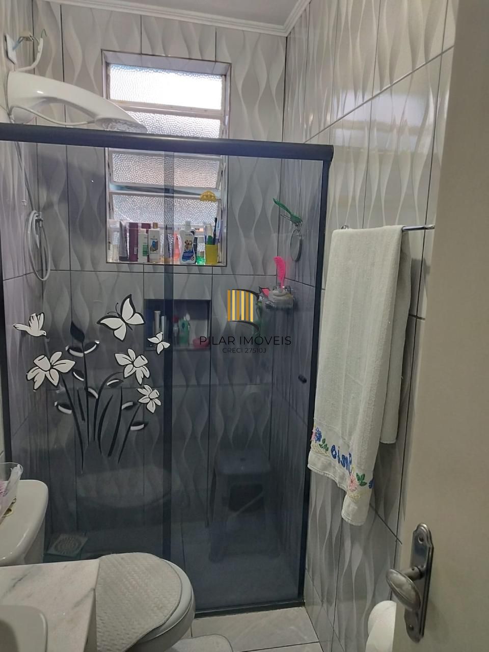 Casa geminada com 3 quartos, vaga de garagem e sacada no bairro Jardim Sabara