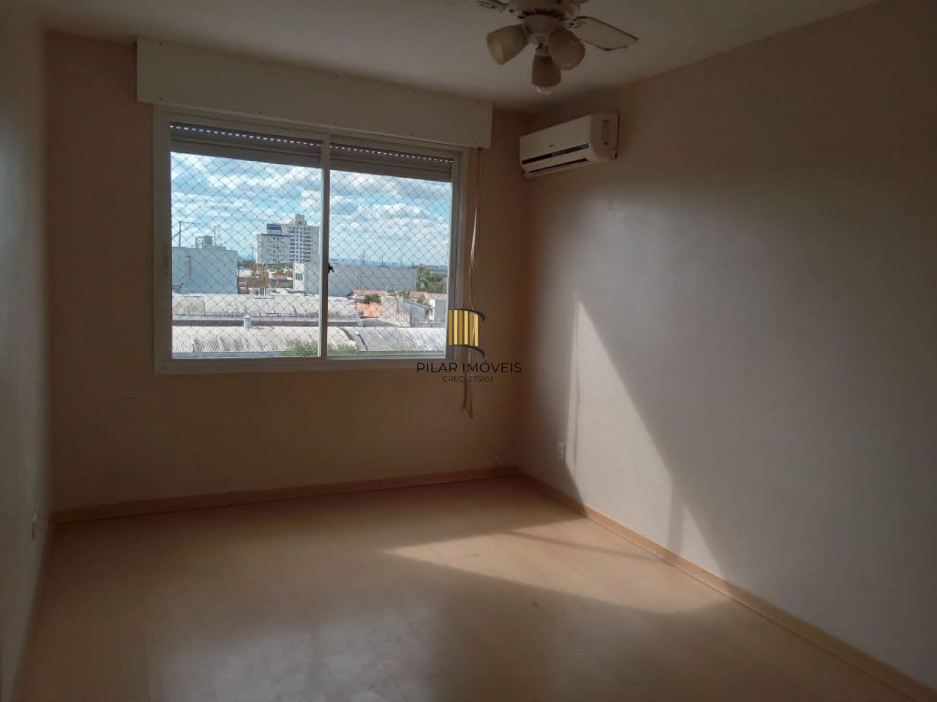 Apartamento com 1 quarto e 1 vaga de garagem no Bairro Sarandí