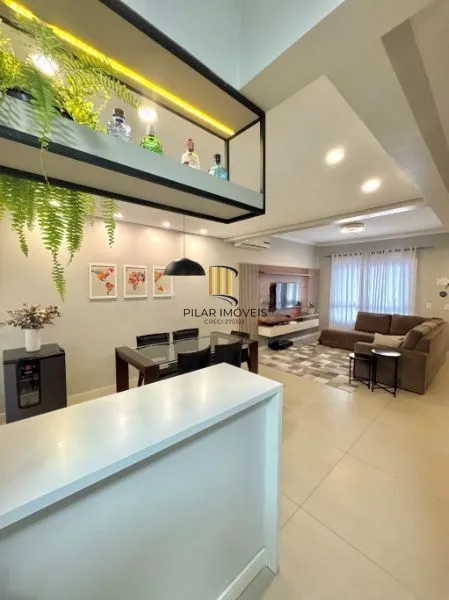Casa em condomínio com 3 quartos e 2 vagas de garagem em Canoas.