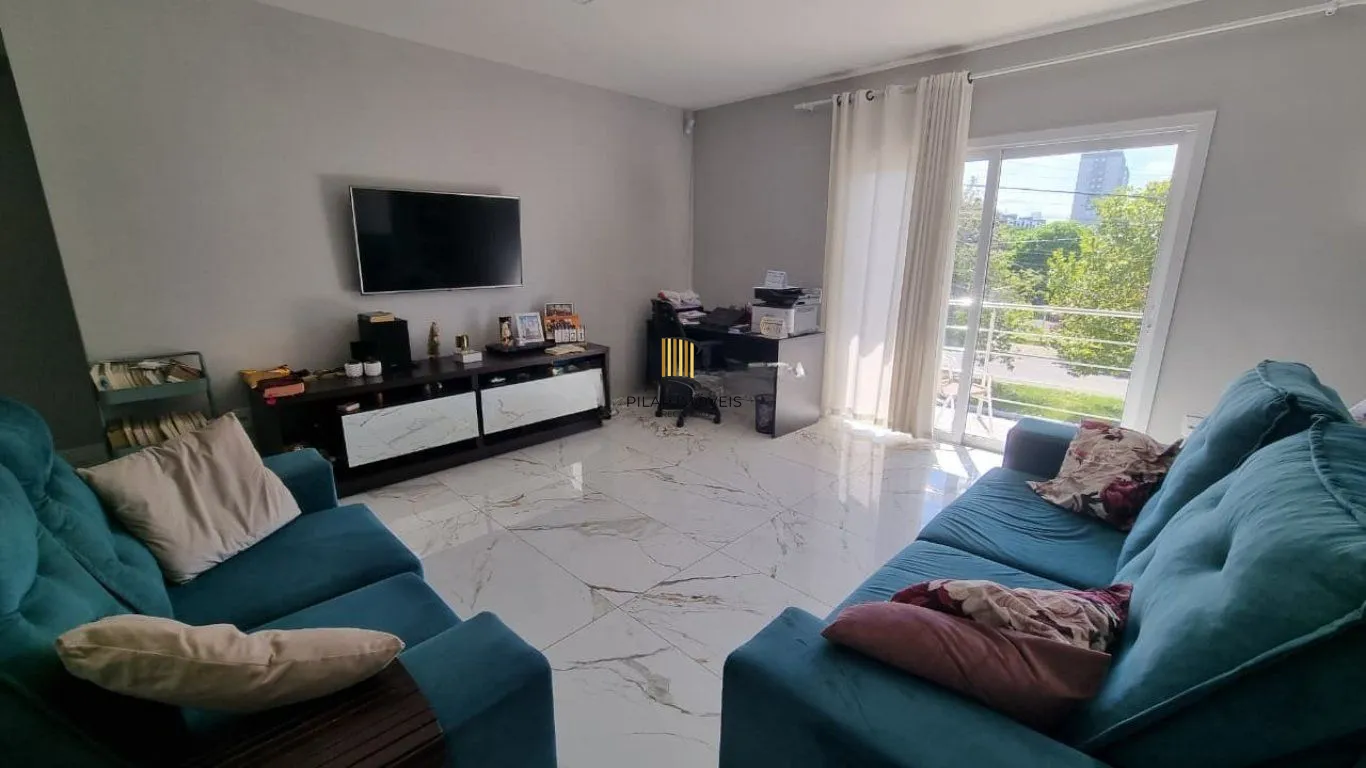 Casa de 2 dormitórios e 6 vagas de garagem em Canoas.