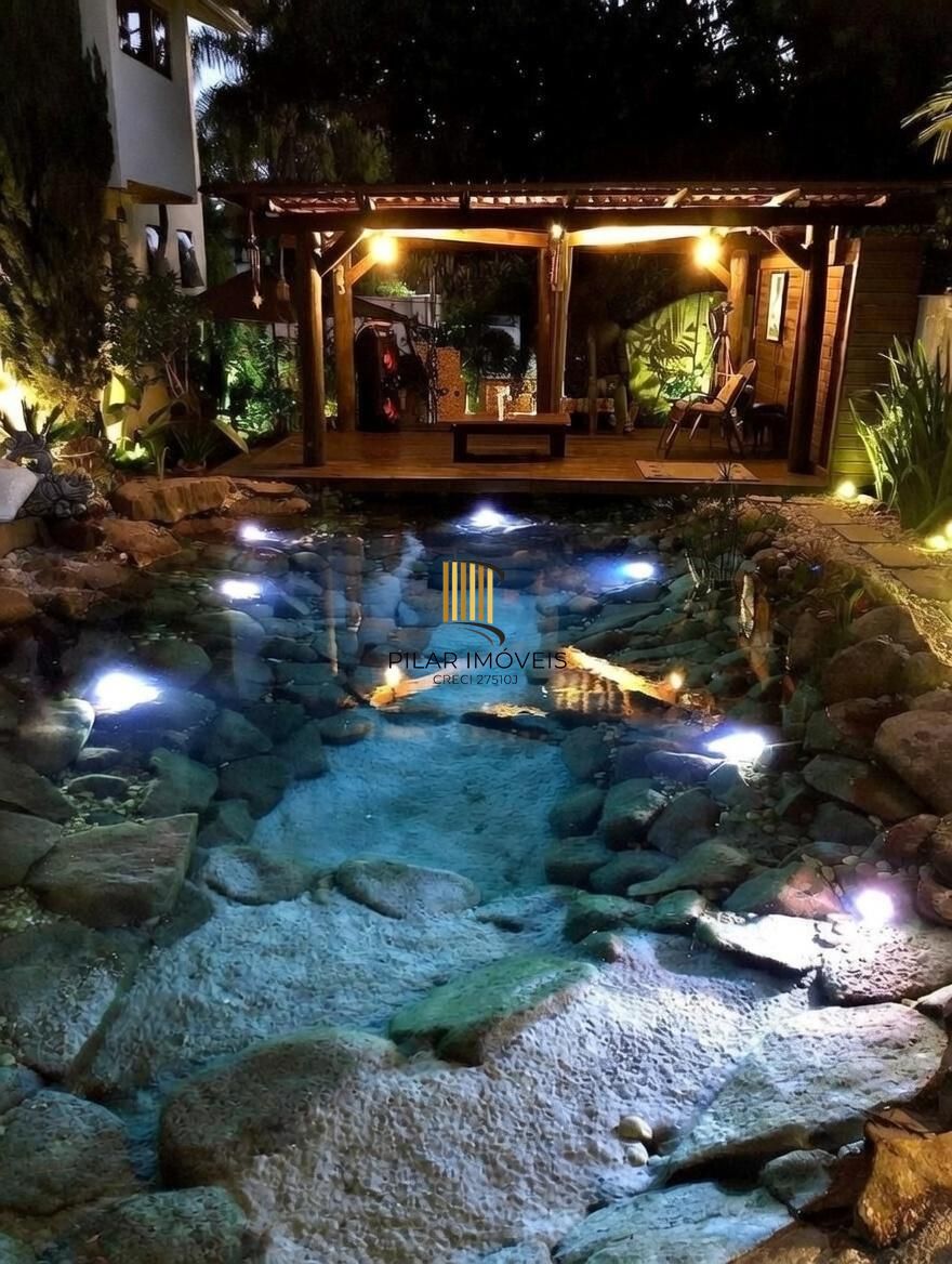 Casa de Esquina com 5 dormitórios com lago ornamental em Taquara