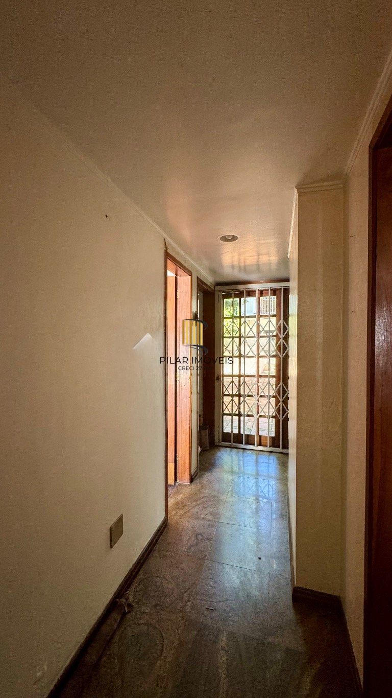 Casa com 350m², 4 quartos, 2 Suítes à venda em Azenha, Porto Alegre.