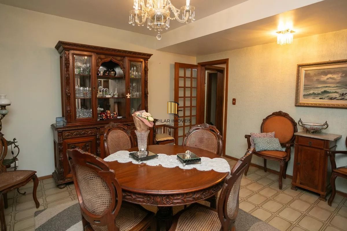 Casa à venda com 280m², 4 quartos e 2 vagas no bairro Auxiliadora