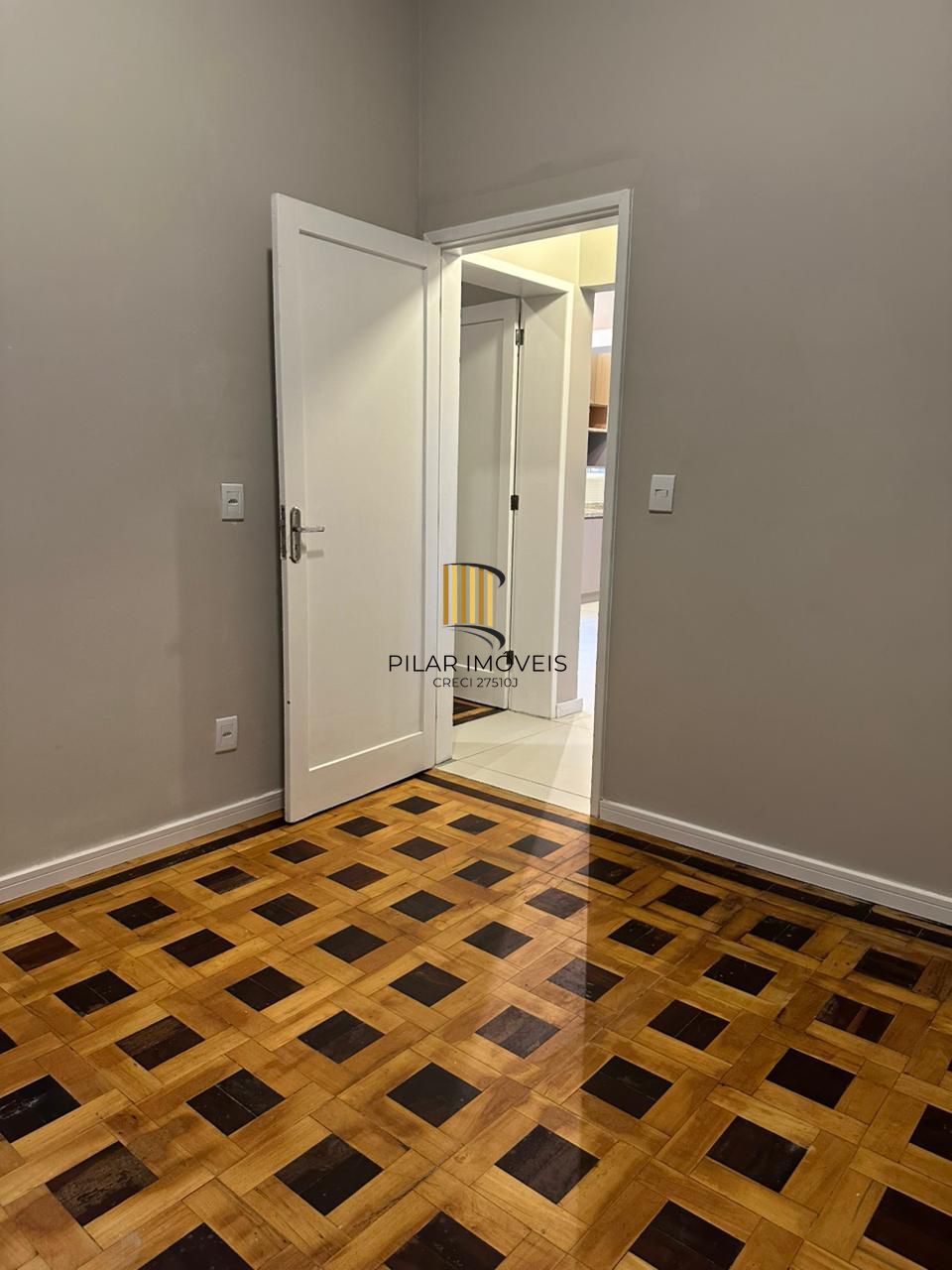 Apartamento de 2 dormitórios térreo no bairro Rio Branco