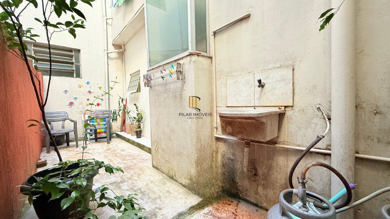 Apartamento térreo com pátio no bairro Santana.