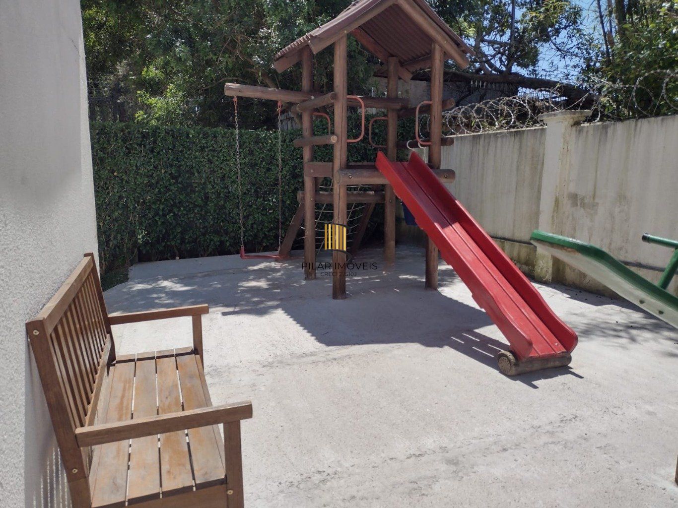 Apartamento 2 Dormitórios Térreo com Portaria 24h no Morro Santana