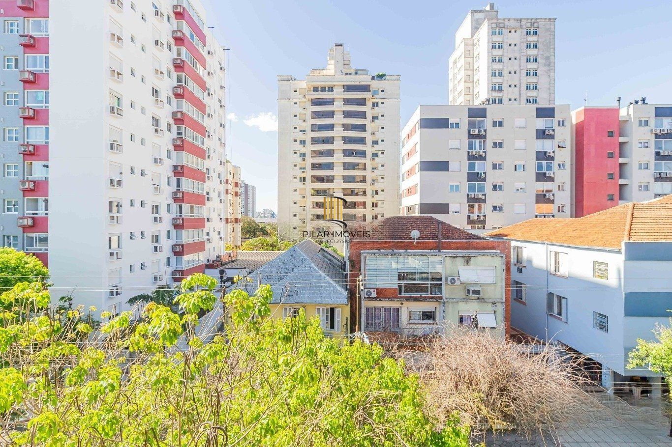 Prédio Comercial á venda com 2 salas e terraço no bairro Menino Deus