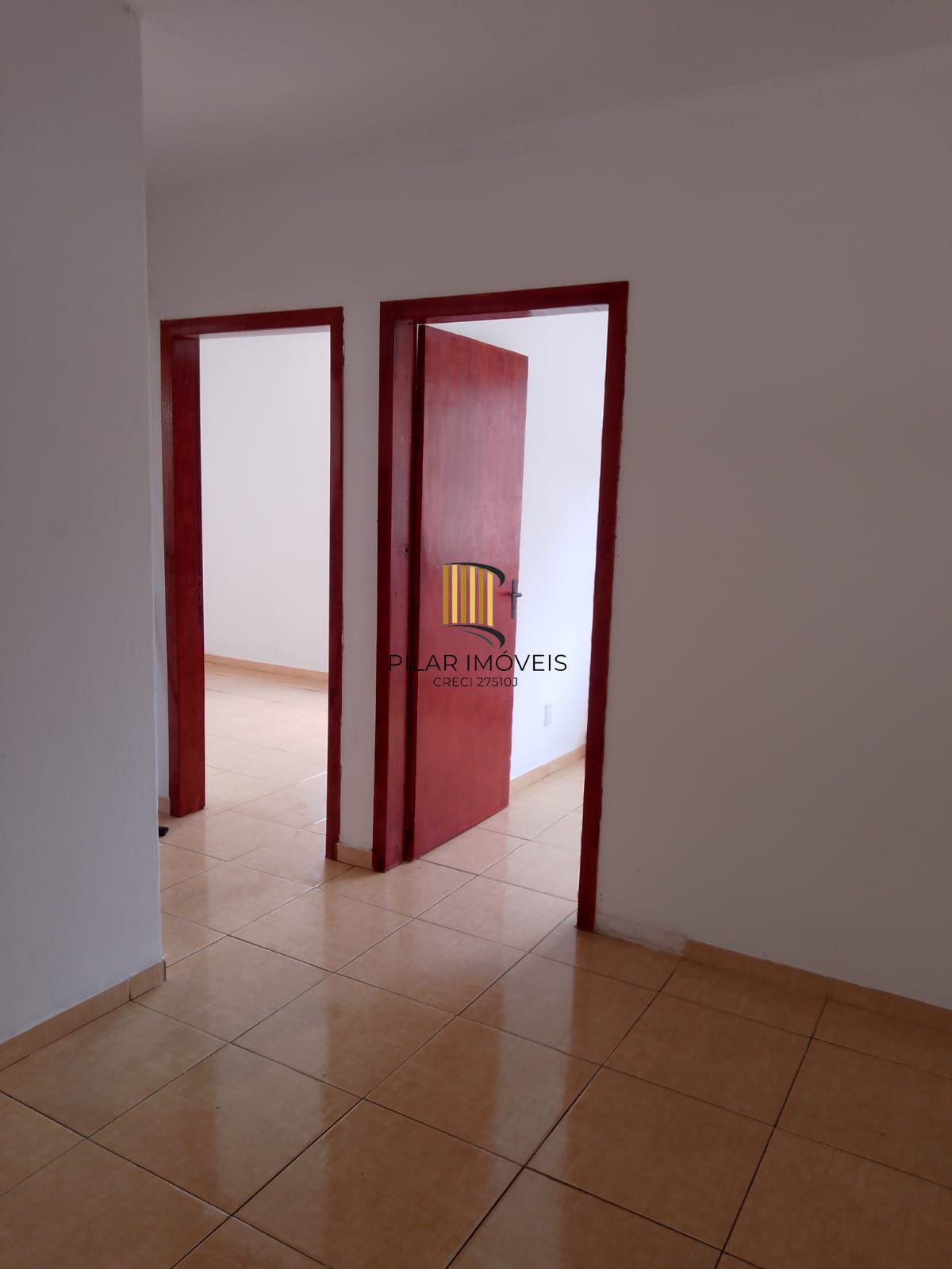Apartamento térreo com 2 dormitórios no Bairro Parque dos Maias