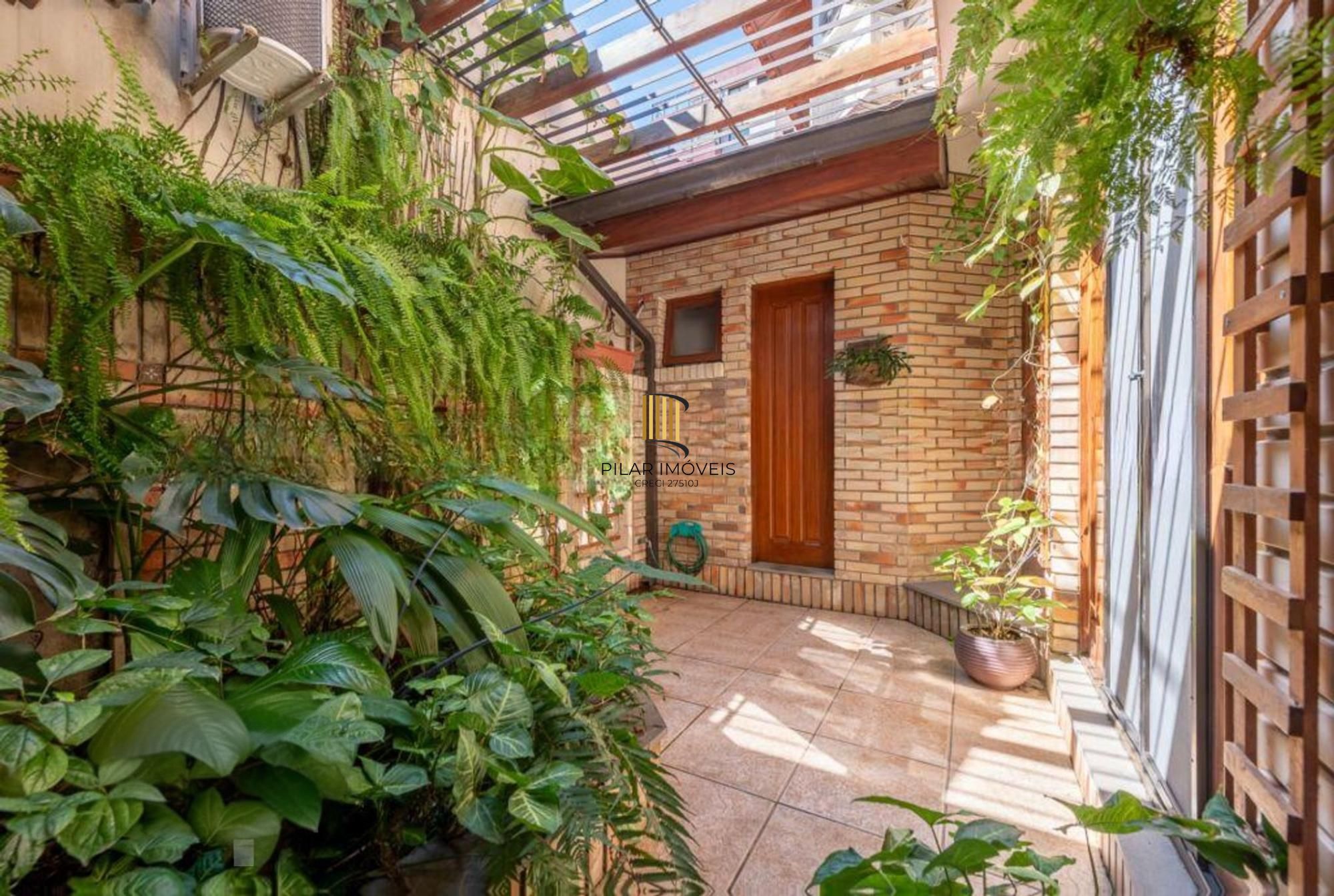 Casa com 5 dormitórios, 2 suítes, 2 vagas,360m² à venda no Jardim Itu Sabará.