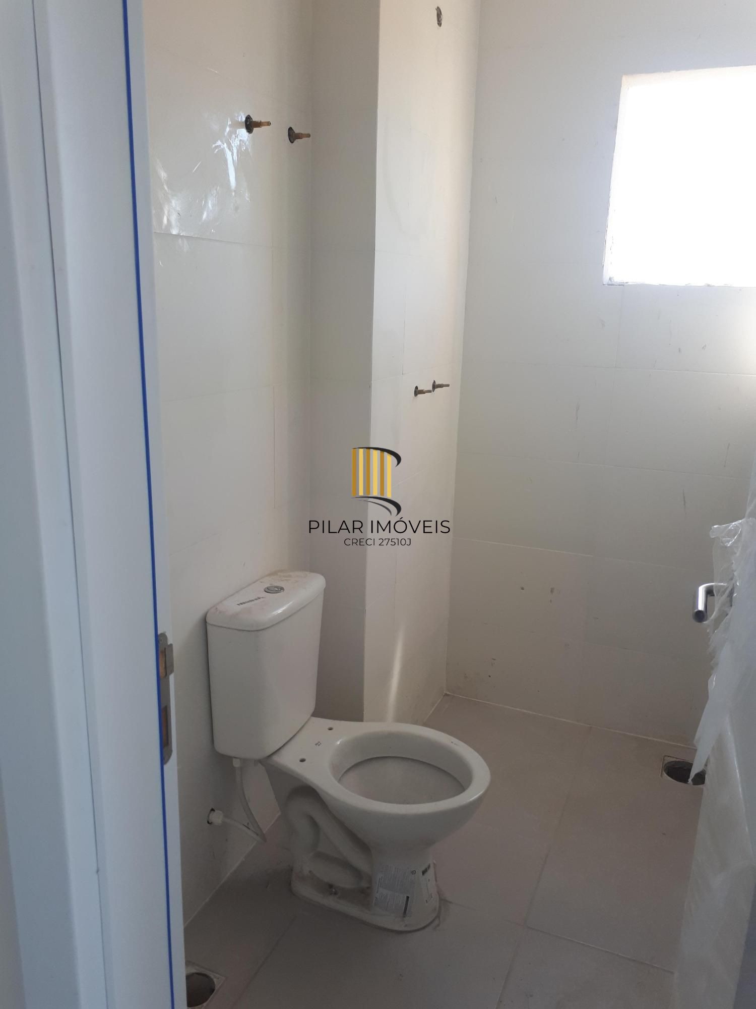 Apartamento semimobiliado com 2 dormitórios (1 suíte) em Gravataí