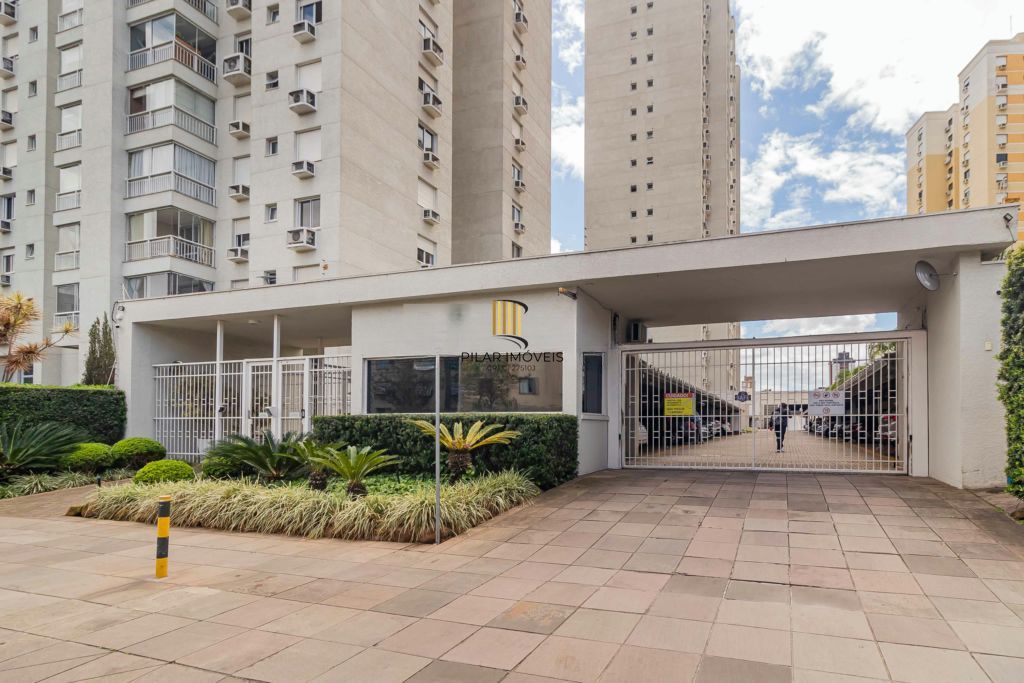 Apartamento com 2 quartos, vaga de garagem e elevador  no bairro Passo da Areia