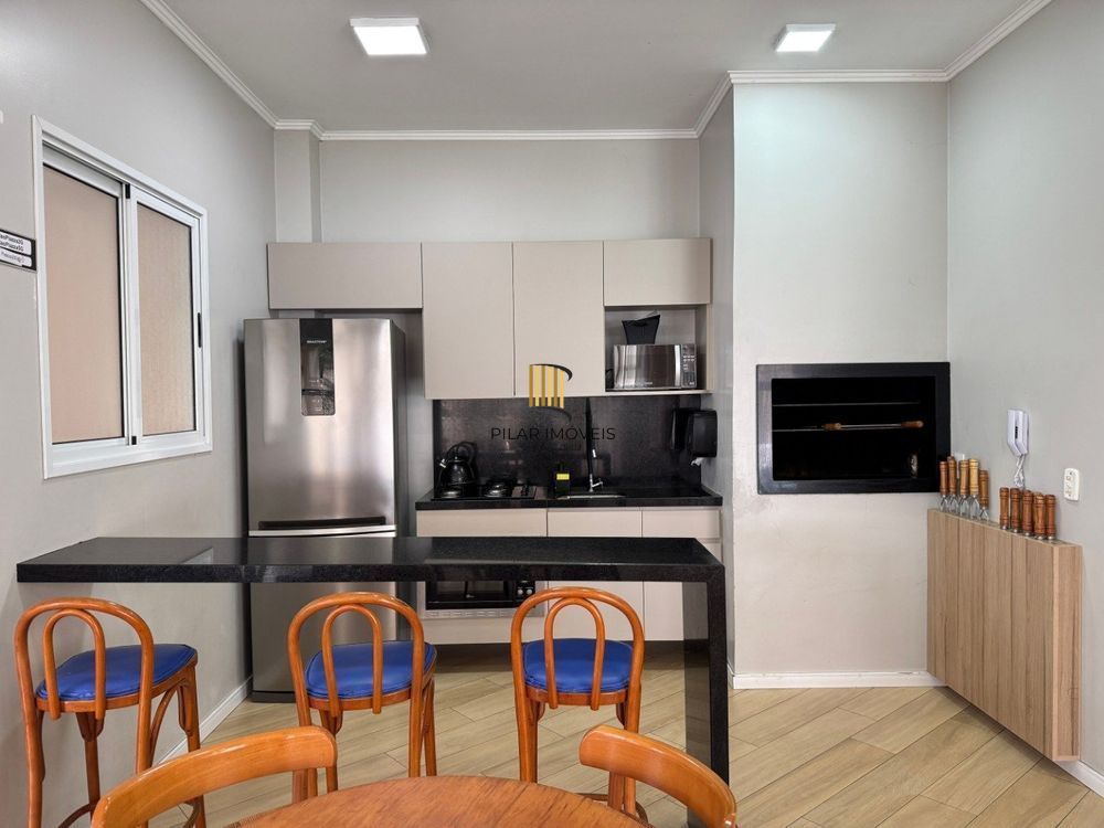 Apartamento com 2 quartos, vaga e sacada e churrasqueira no bairro Sarandi