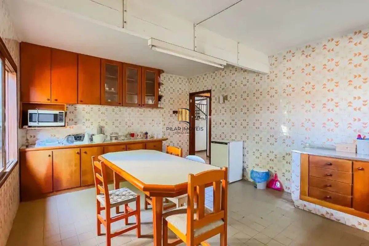 Casa ampla na Vila Ipiranga com 340 m², 4 dormitórios e potencial comercial