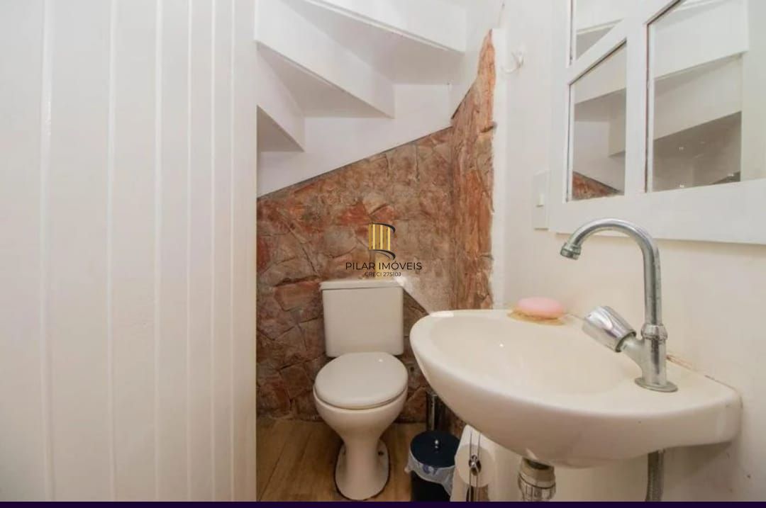 Casa em condomínio fechado de 2 dormitórios no bairro Passo da Mangueira