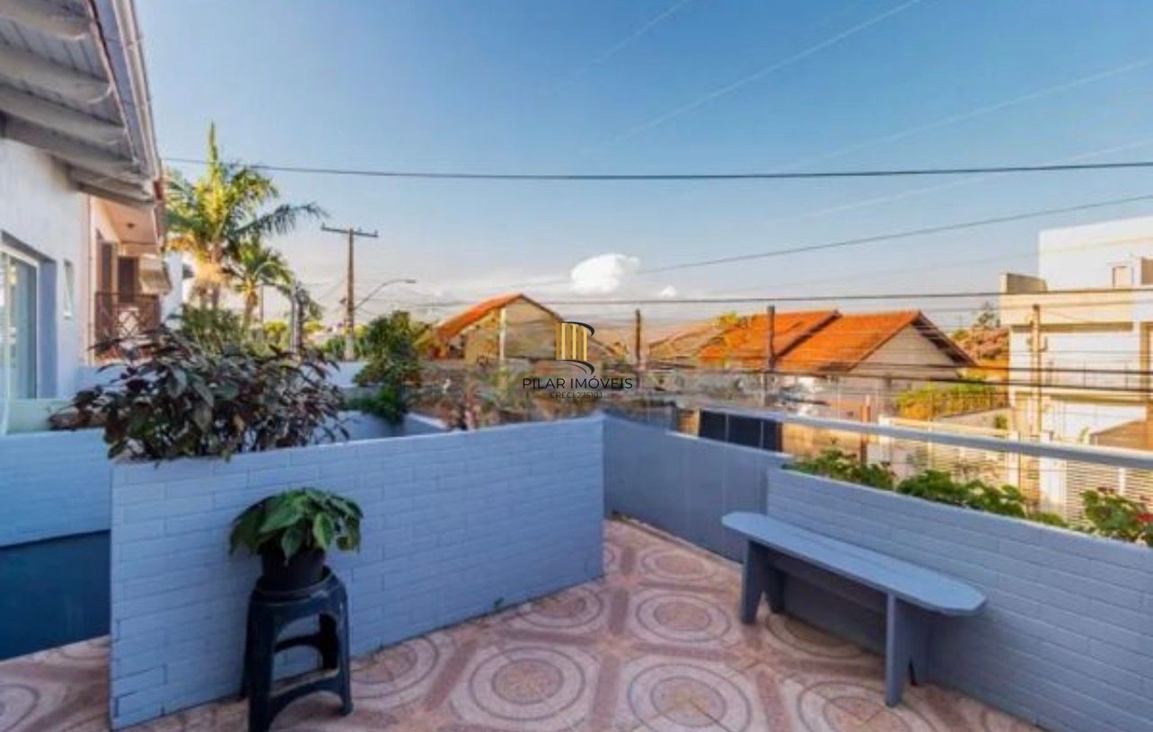 Casa com 3 Quartos e 3 banheiros à Venda, 120 m² por R$ 390.000