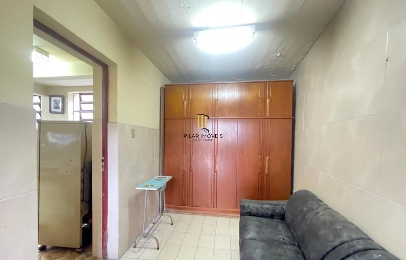 Casa semi mobiliada com 3 dormitórios no Bairro Jardim Floresta
