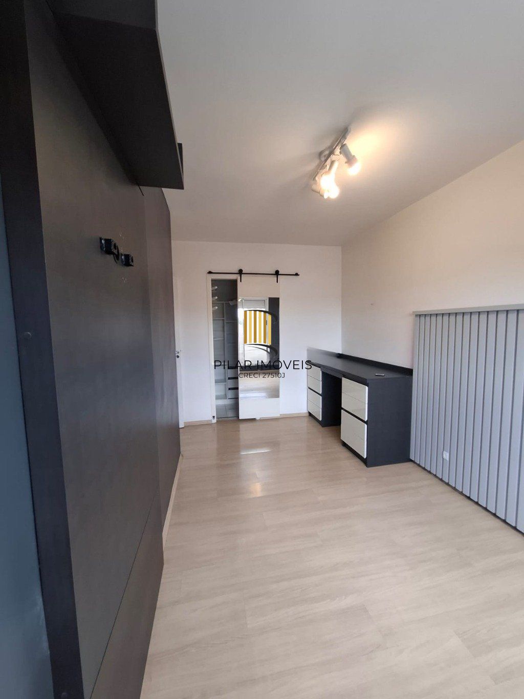 Apartamento 2 Quartos, Suíte, Vaga, Elevador no Condomínio Boulevard