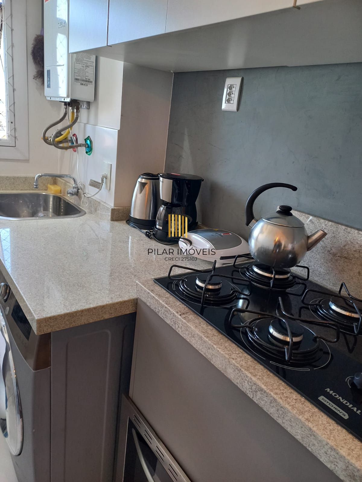 Apartamento de 2 dormitórios , 1 vaga coberta no bairro São Sebastião