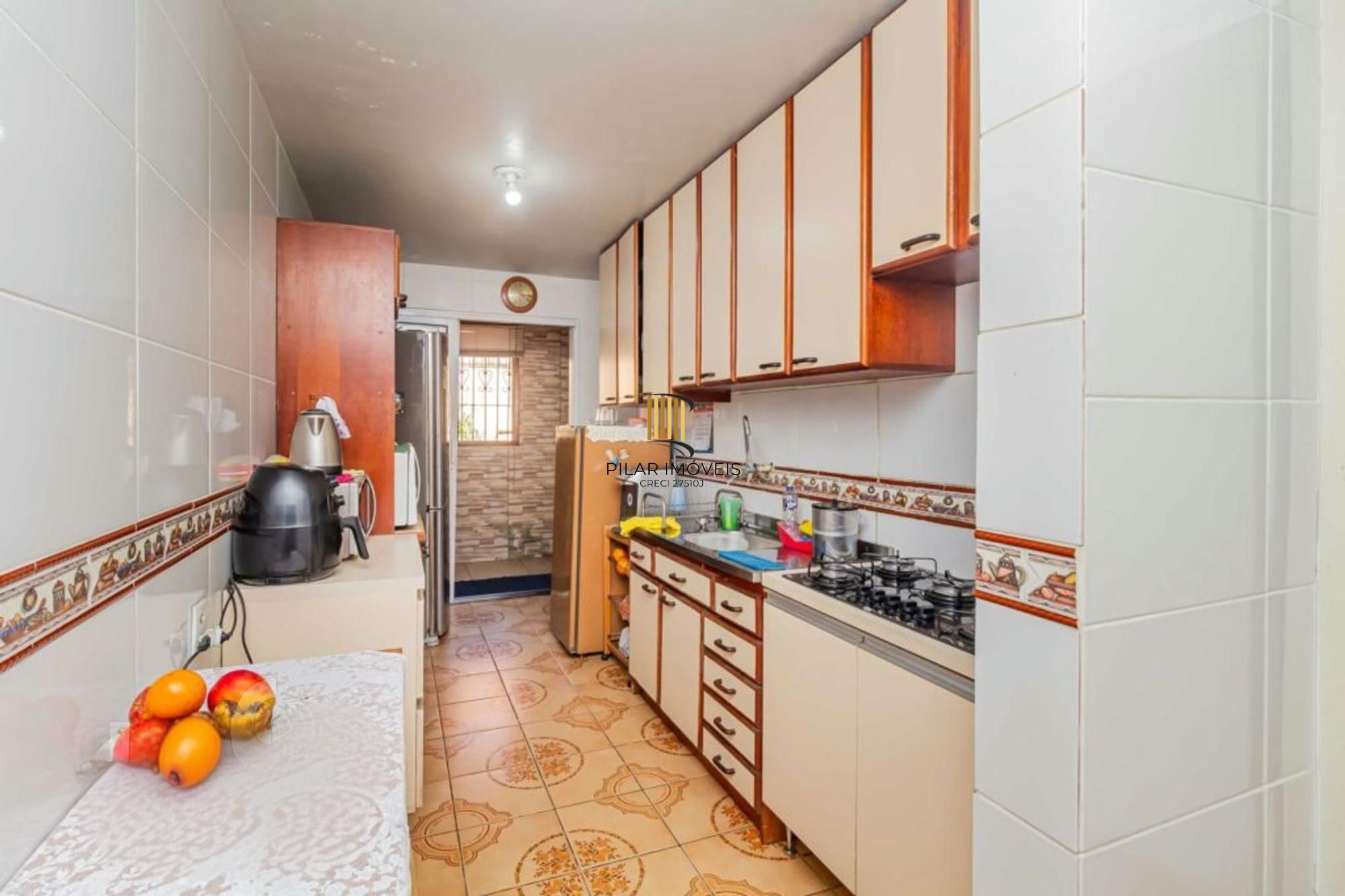 Casa com varanda fechada, 3 quartos, 2 vagas no bairro Farroupilha