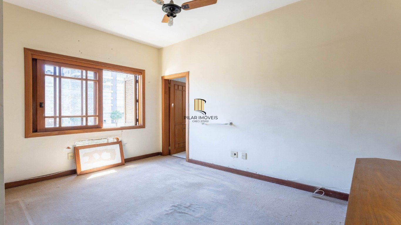 Apartamento 3 Dormitórios, 1 súite, elevador, 2 vagas no Petrópolis.