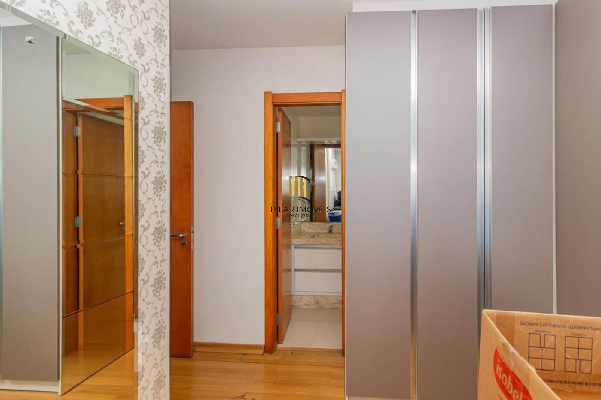 Apartamento com 2 quartos, vaga de garagem e elevador  no bairro Passo da Areia