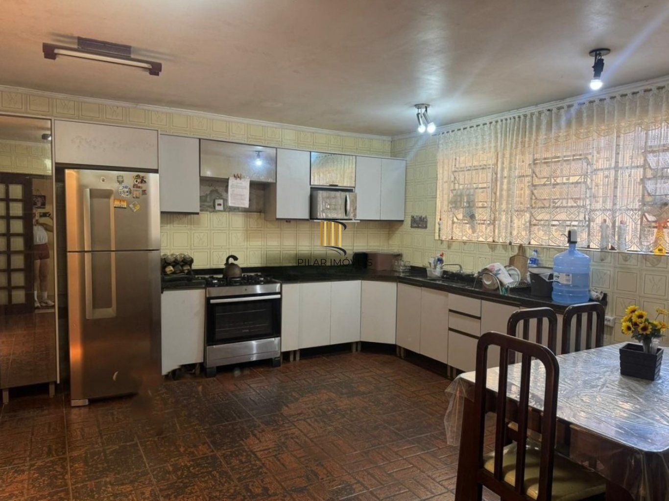 Casa de 5 dormitórios e 4 vagas de garagem em Canoas.