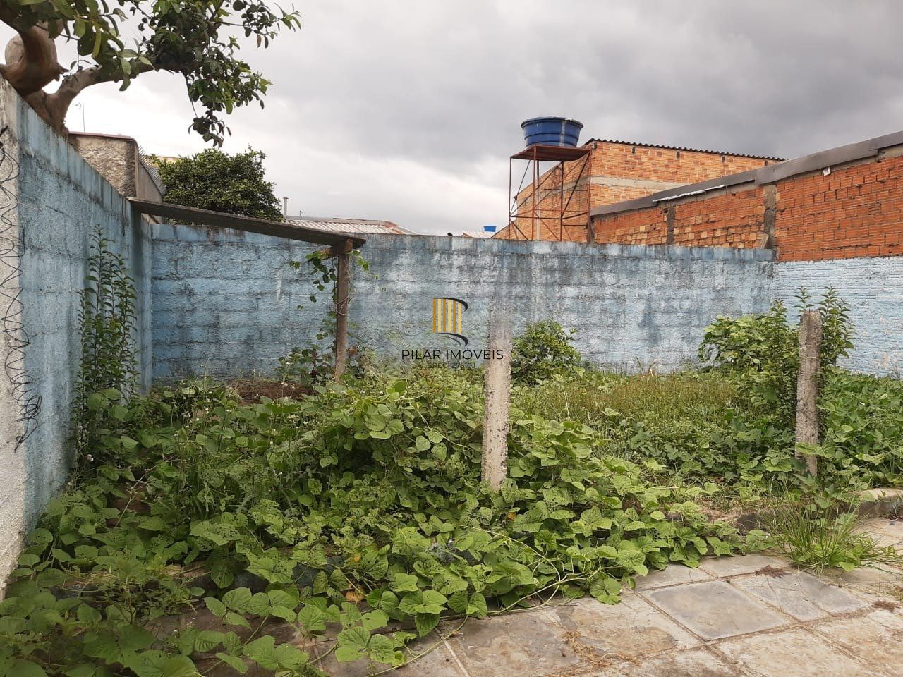Casa de 2 Quartos e 2  vagas de garagem no Parque Granja em Cachoeirinha.
