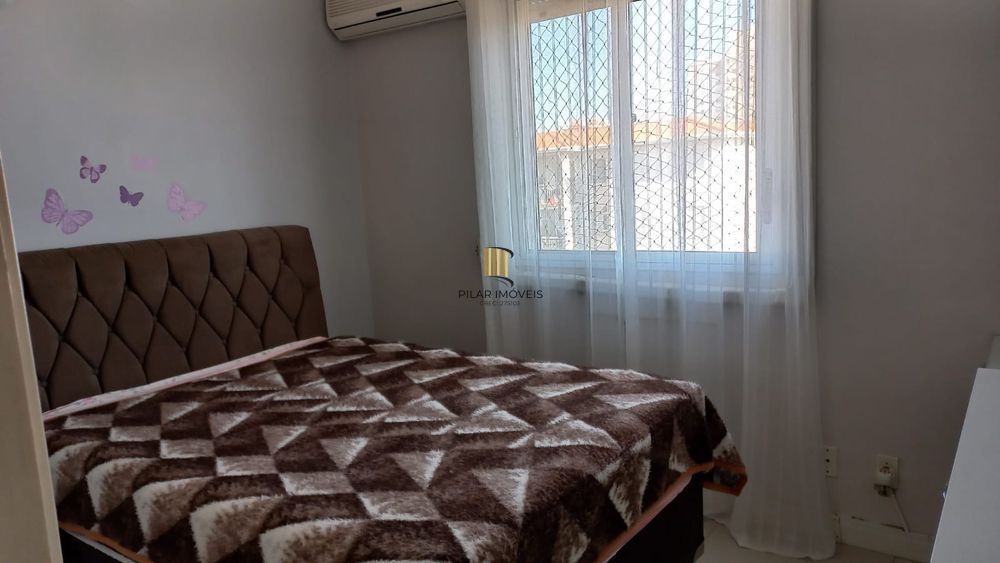 Apartamento com sacada, todo mobiliado de 3 dormitórios com suíte e 2 vagas de garagem.