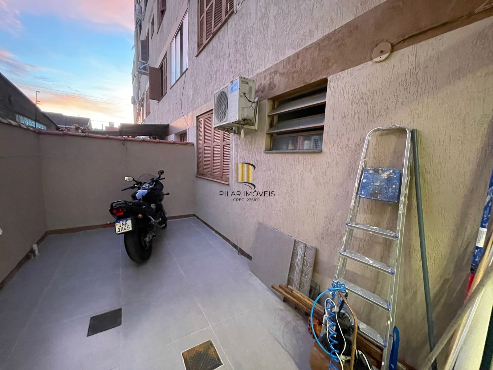 Apartamento térreo garden com 3 dormitórios, 1 suíte, 3 vagas de garagem