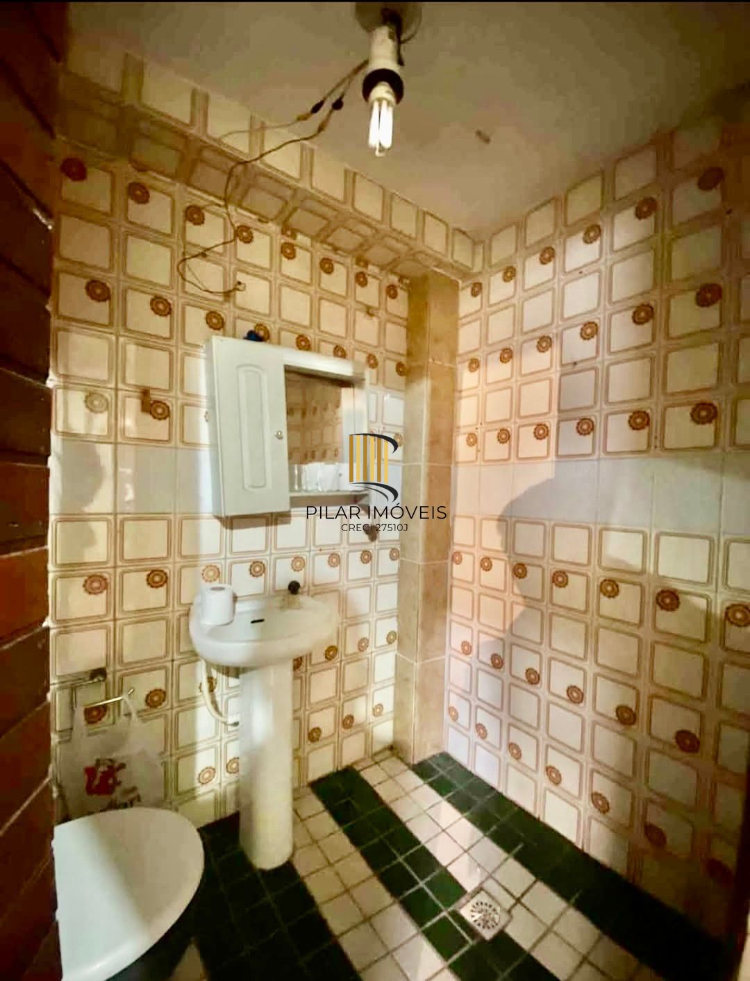 Casa com pátio 144m2 2 quartos com vaga Bairro Passo das Pedras Porto Alegre