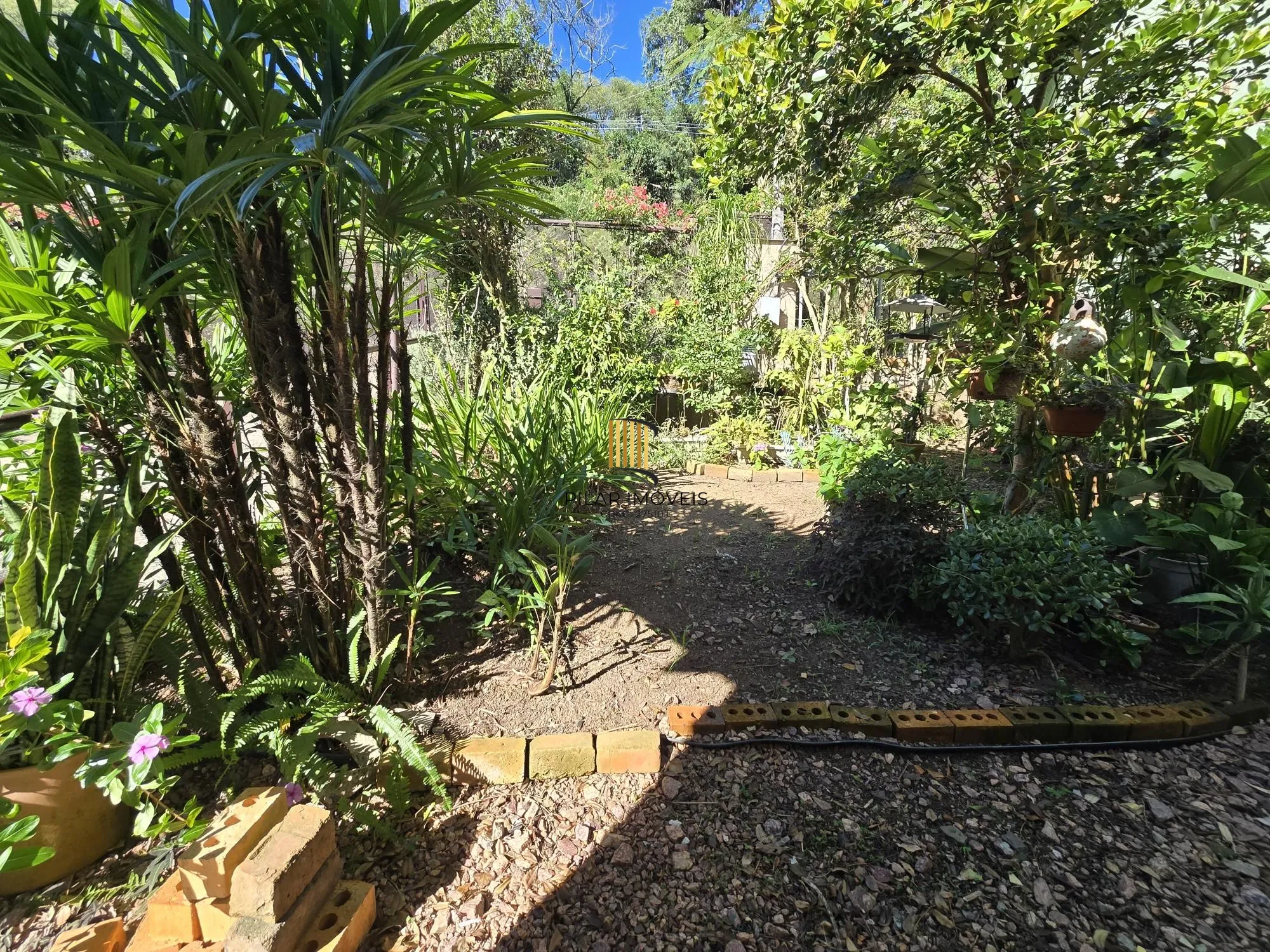 Casa 3 dormitórios, 1 suíte, 4 vagas 210 m² privativos no Belém Novo.