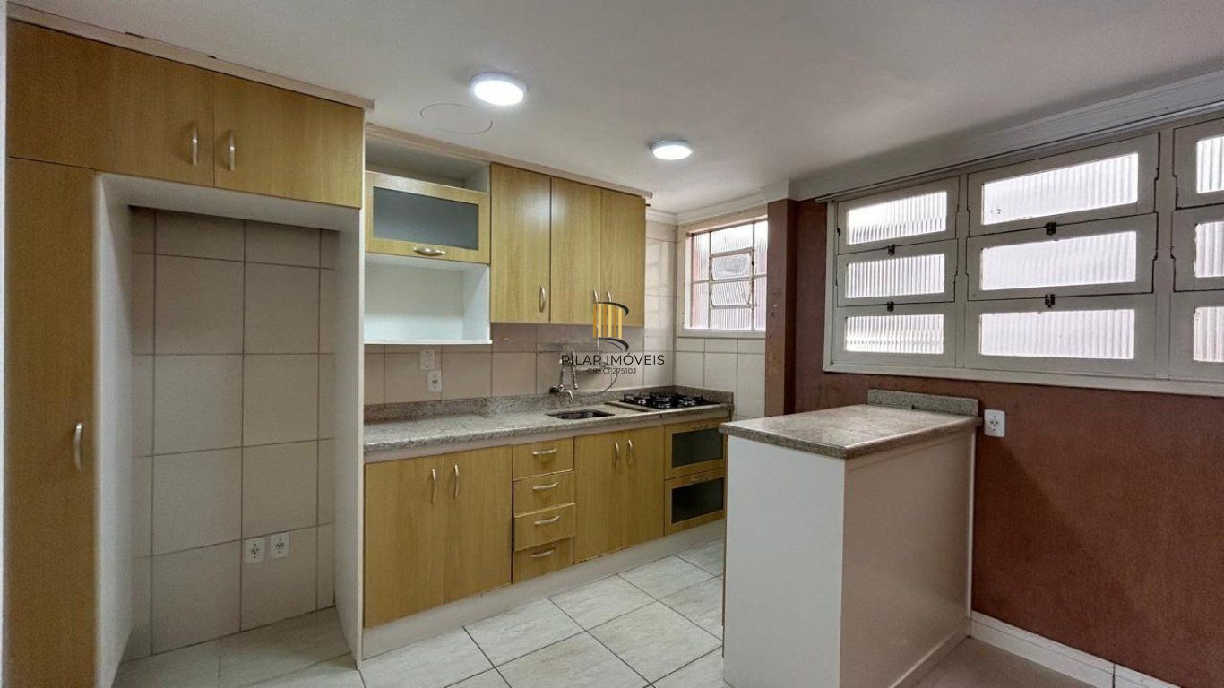 Cobertura de 4 dormitórios e 2 vagas de garagem coberta em Cachoeirinha.