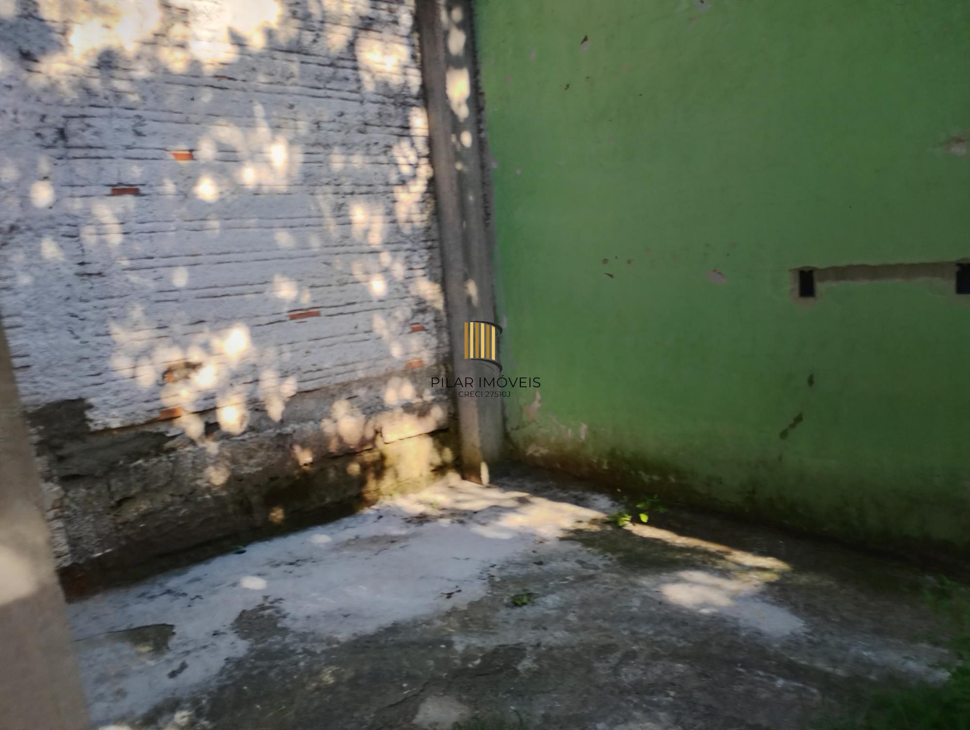 Casa com 3 quartos, 4 vagas de garagem e com pátio no bairro Parque Santa Fé