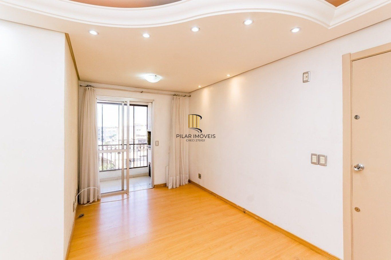 Apartamento de 2 dormitórios, elevador,1vaga de garagem, no Bairro Sarandi POA.