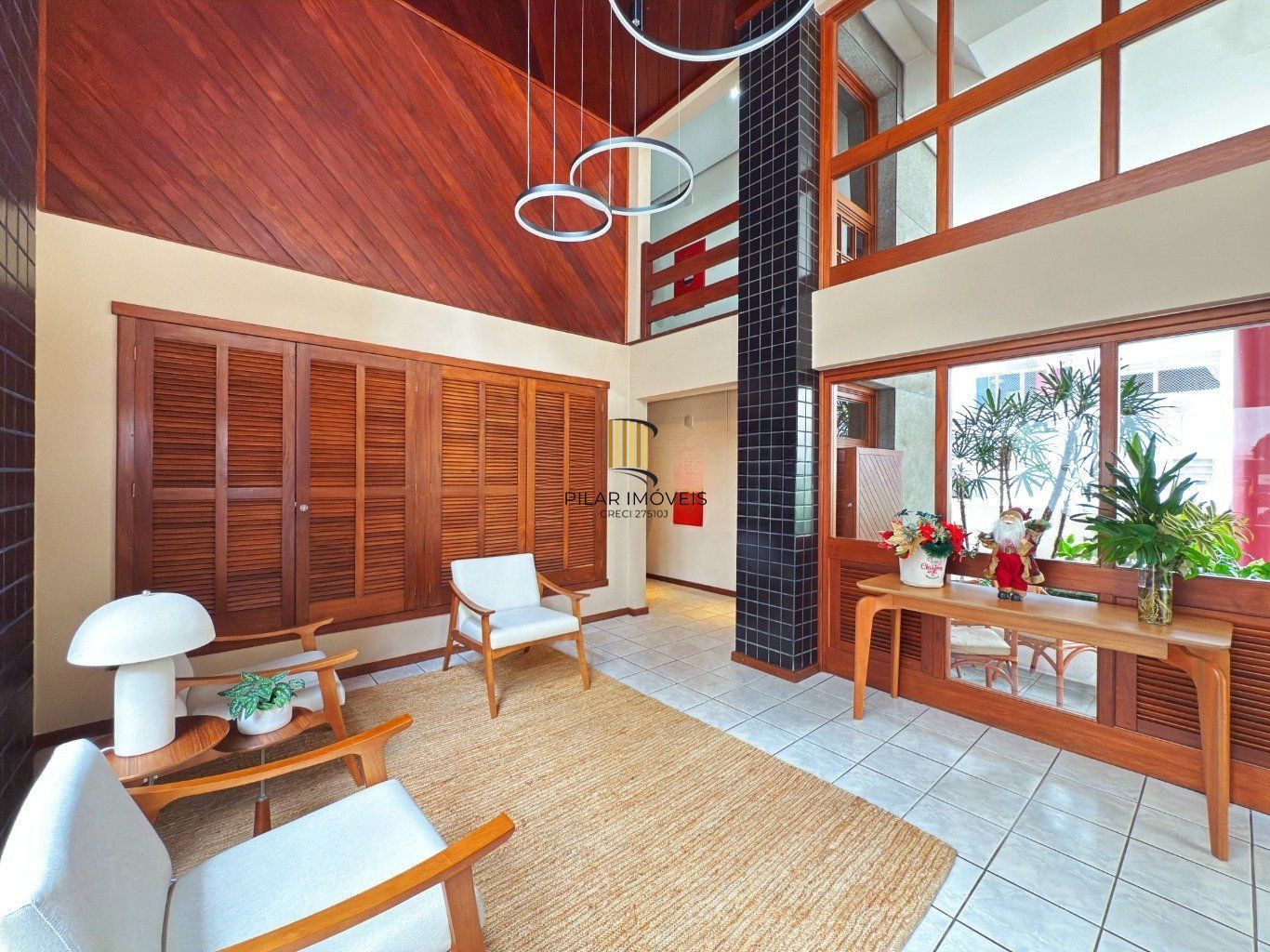 Cobertura de 3 quartos,suíte,elevador,2 vagas no bairro Mont Serrat